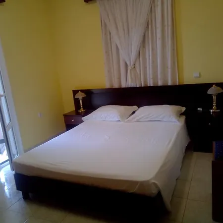 Ellis 4*