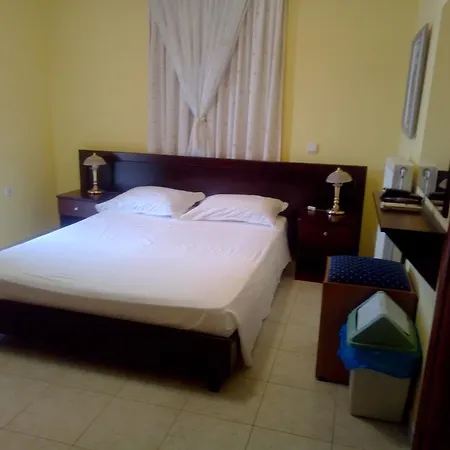 Ellis Penzion Katomerion